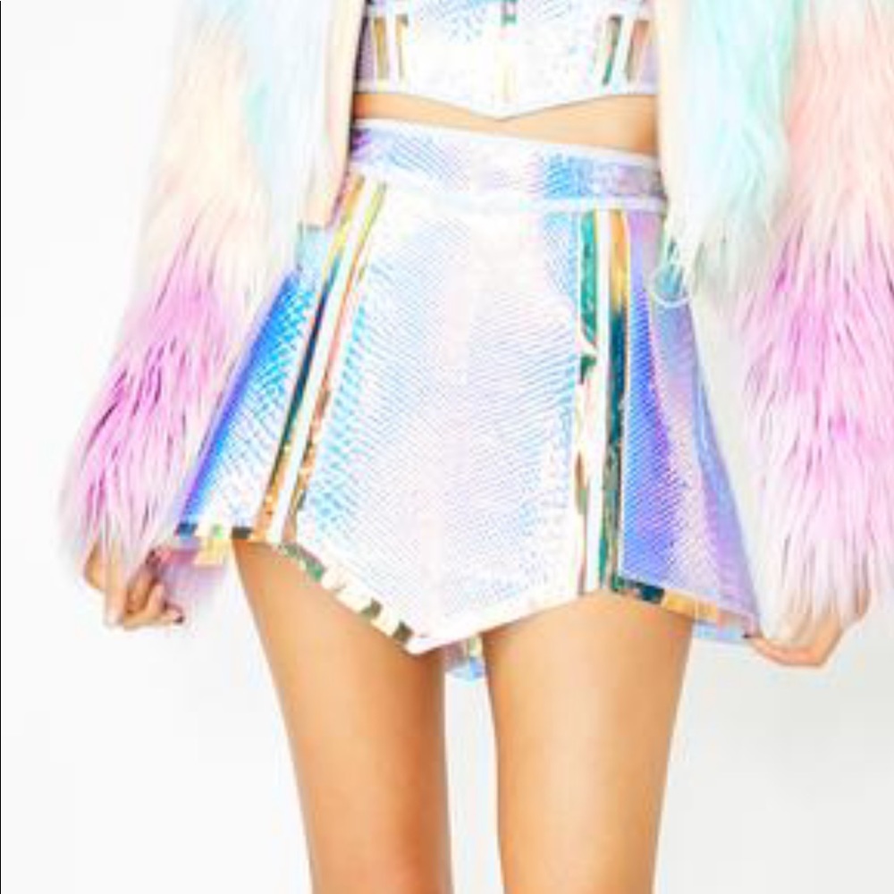 Holographic skirt